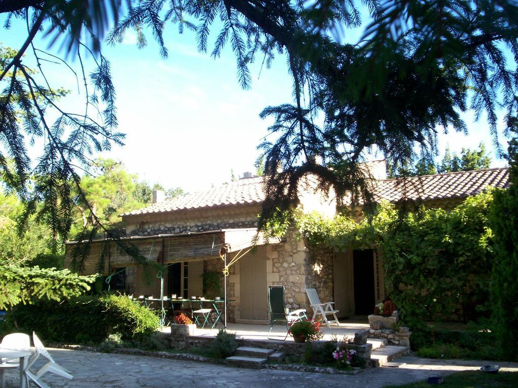 Mas Grimaud - Gite- Studio Et Chambres D'Hotes Familiales Eygalieres  Exterior photo