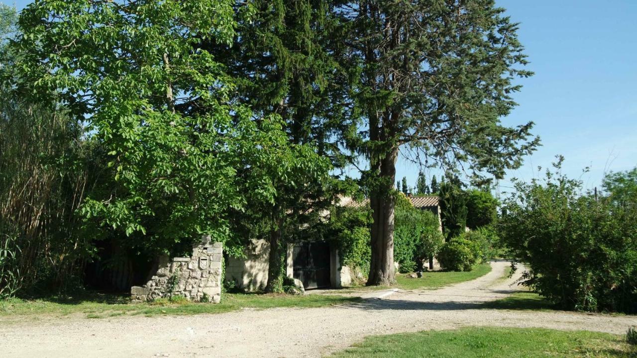 Mas Grimaud - Gite- Studio Et Chambres D'Hotes Familiales Eygalieres  Exterior photo