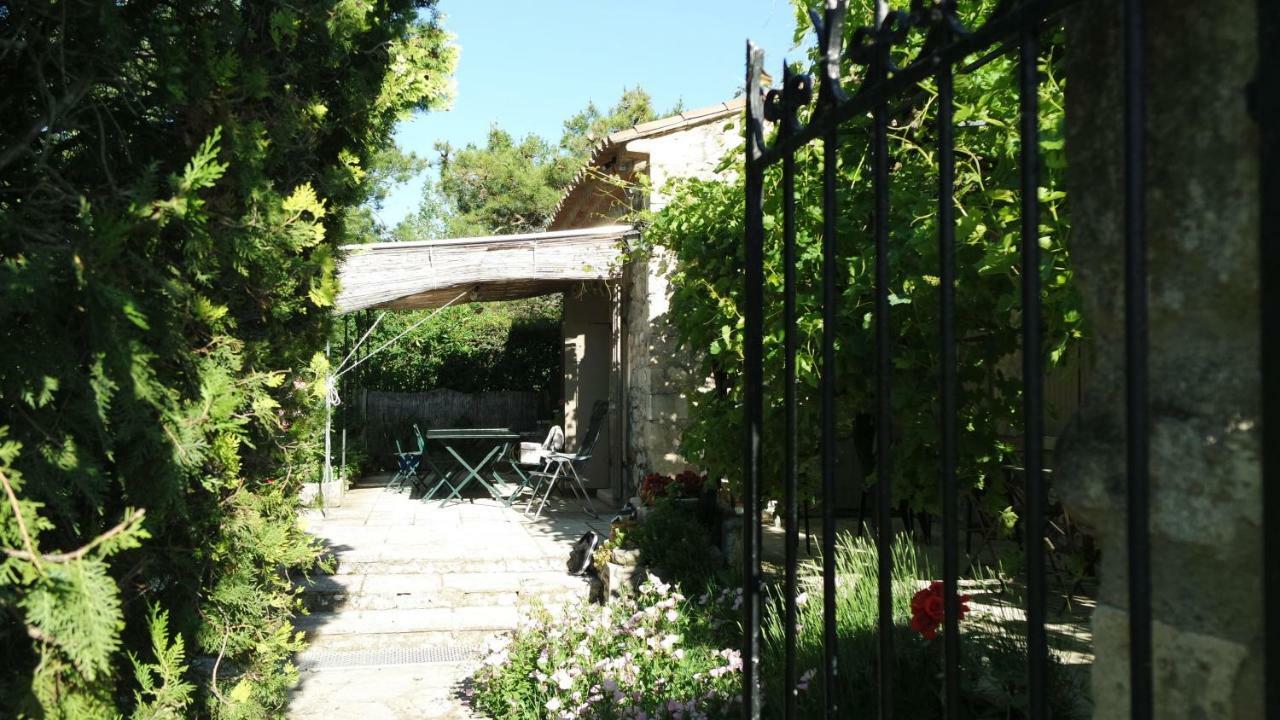 Mas Grimaud - Gite- Studio Et Chambres D'Hotes Familiales Eygalieres  Exterior photo