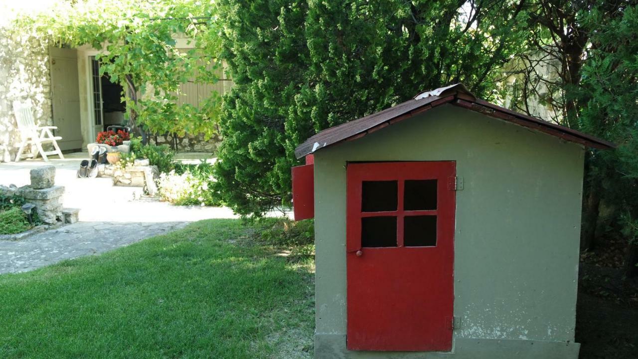 Mas Grimaud - Gite- Studio Et Chambres D'Hotes Familiales Eygalieres  Exterior photo