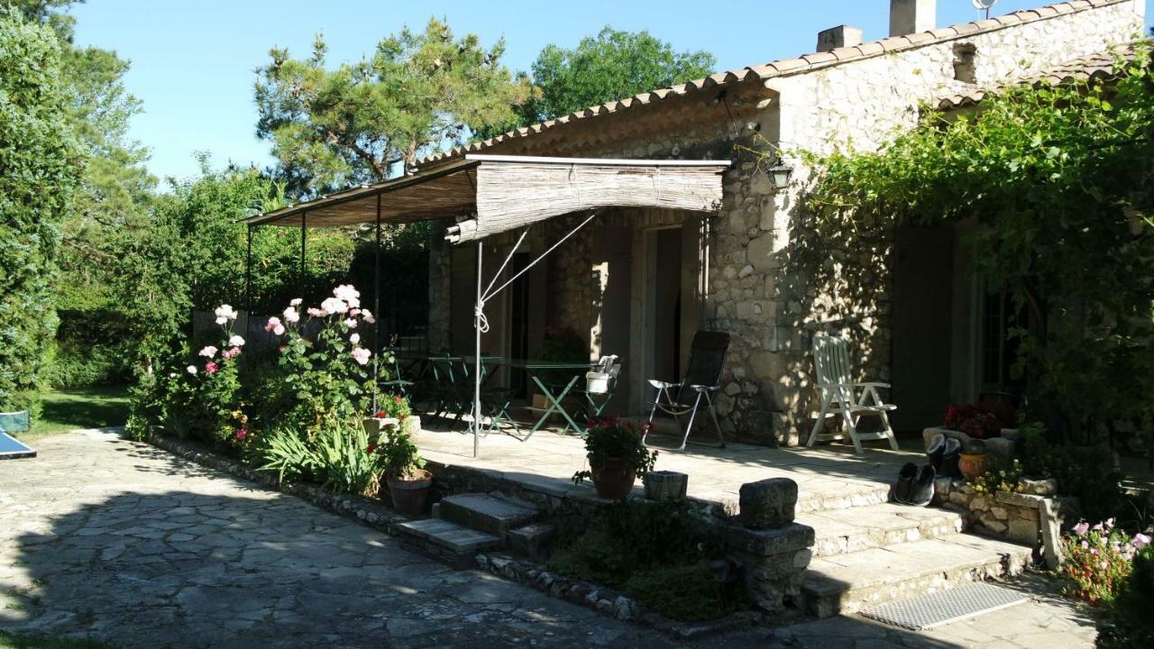 Mas Grimaud - Gite- Studio Et Chambres D'Hotes Familiales Eygalieres  Exterior photo