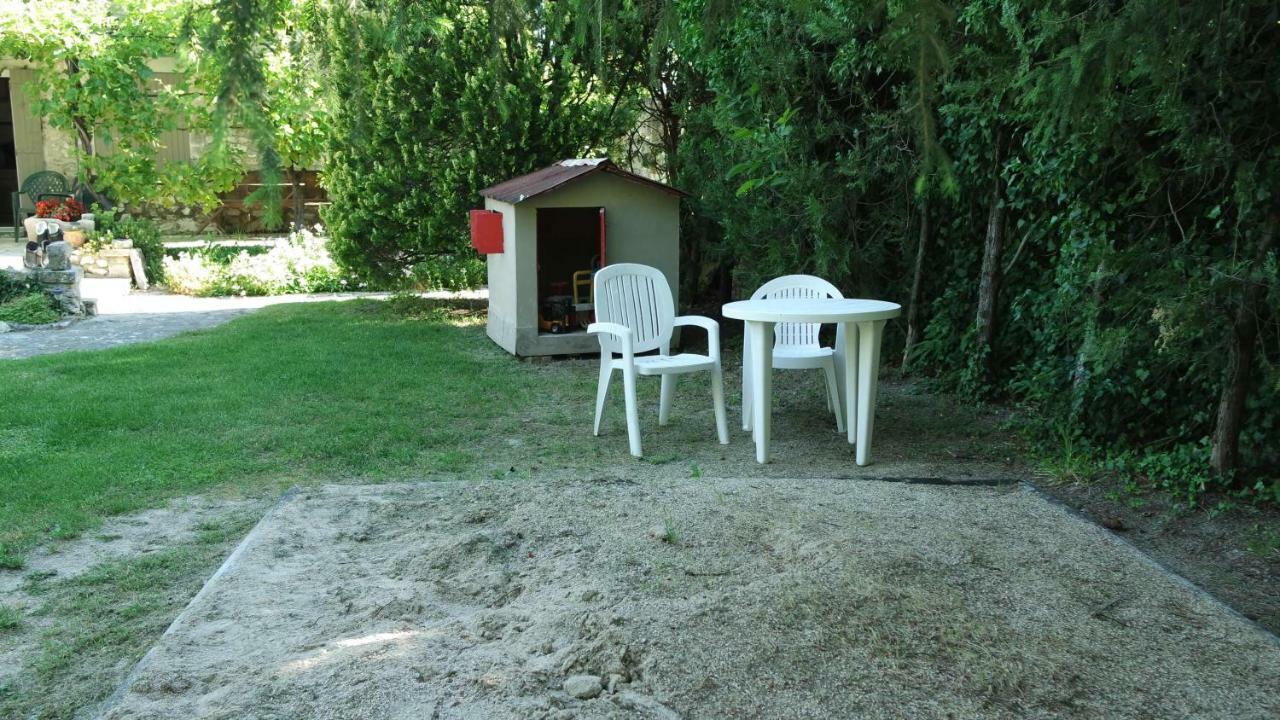 Mas Grimaud - Gite- Studio Et Chambres D'Hotes Familiales Eygalieres  Exterior photo