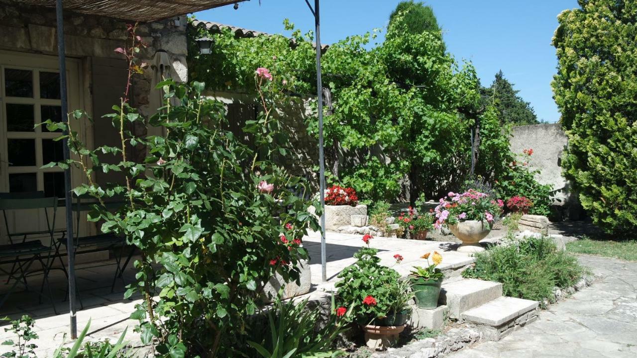 Mas Grimaud - Gite- Studio Et Chambres D'Hotes Familiales Eygalieres  Exterior photo