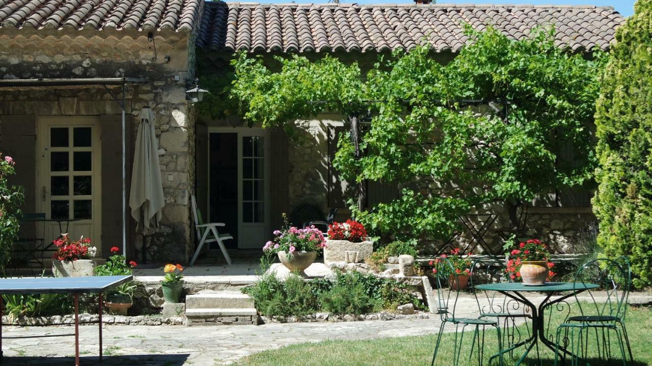 Mas Grimaud - Gite- Studio Et Chambres D'Hotes Familiales Eygalieres  Exterior photo