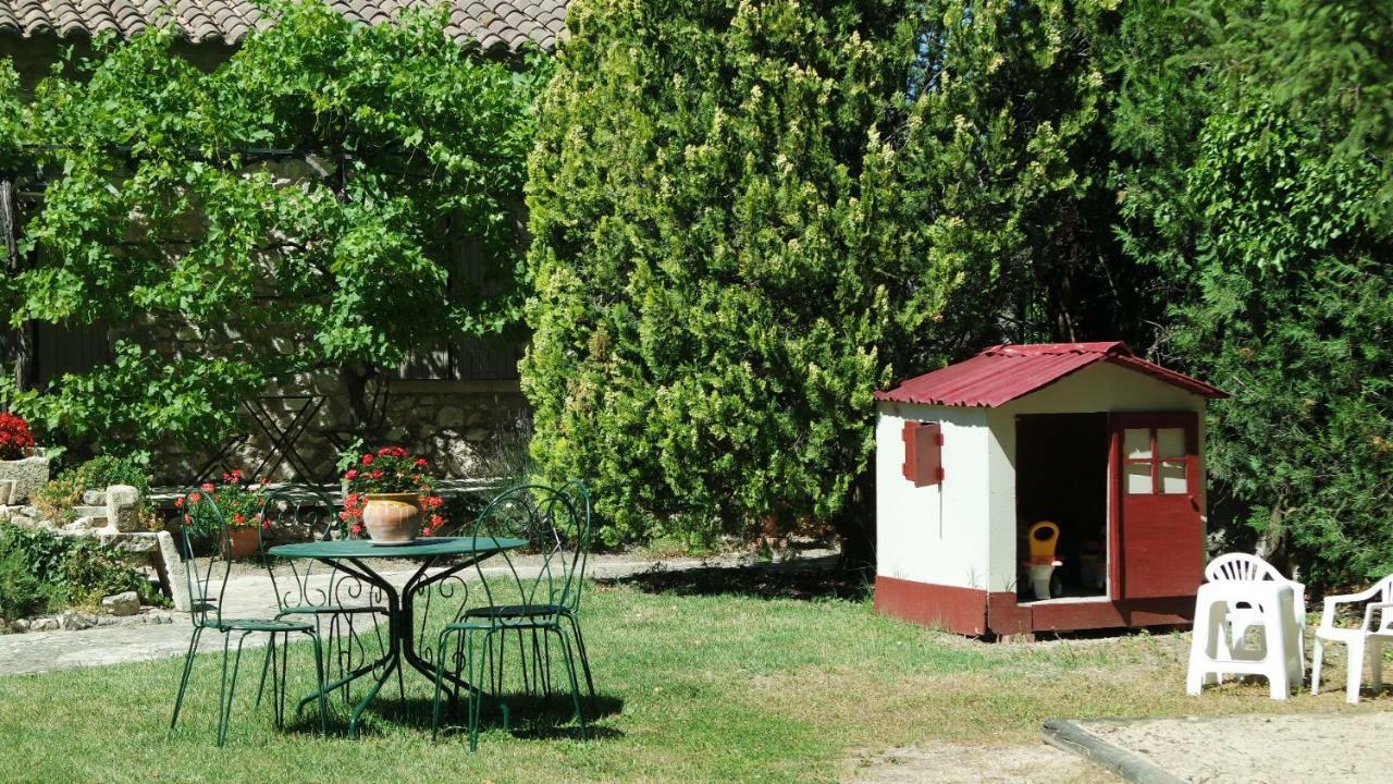 Mas Grimaud - Gite- Studio Et Chambres D'Hotes Familiales Eygalieres  Exterior photo