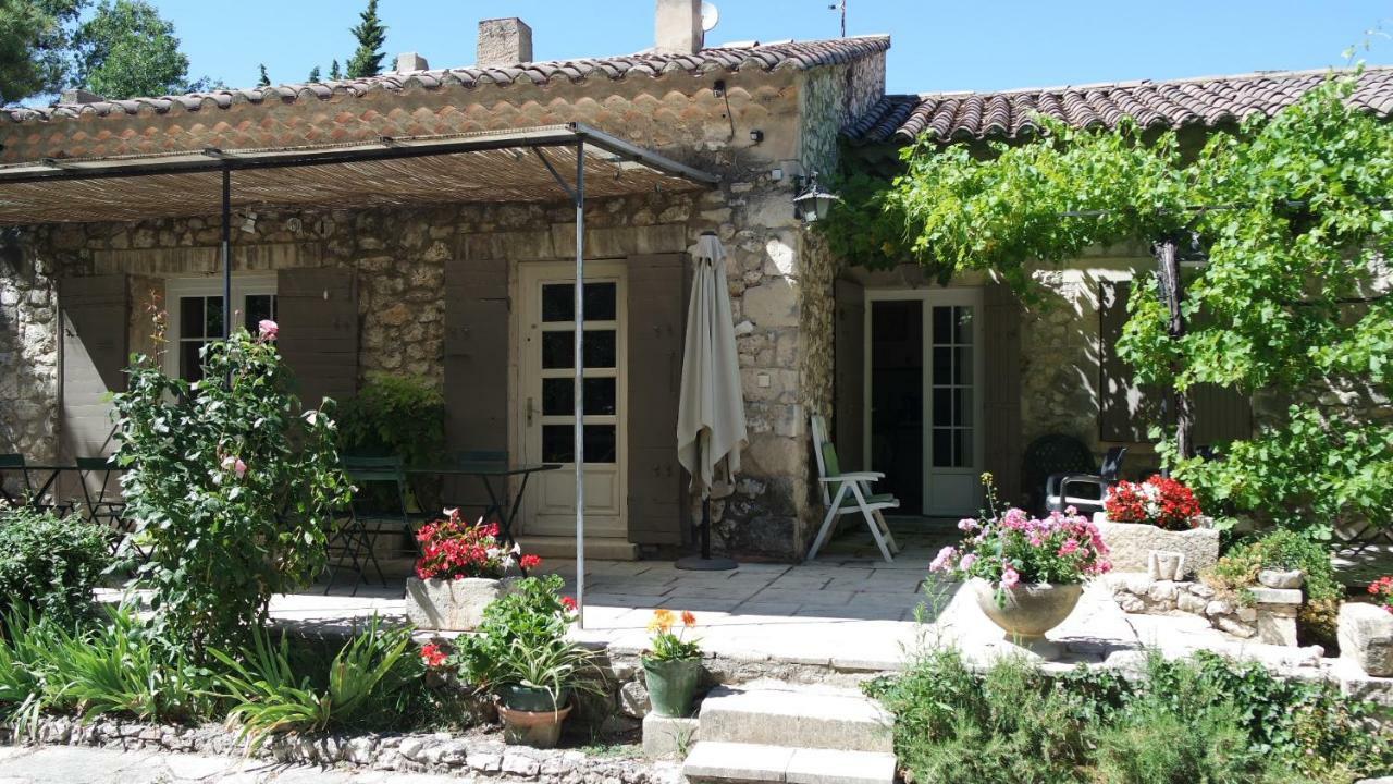 Mas Grimaud - Gite- Studio Et Chambres D'Hotes Familiales Eygalieres  Exterior photo